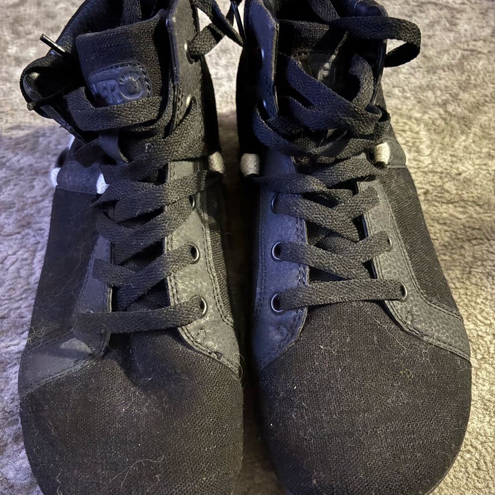 Unisex Xero running sneakers